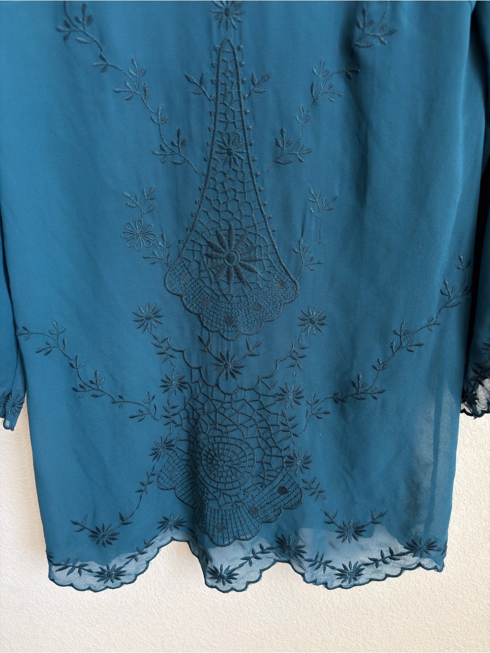 ASTR Embroidered Tonal Shift Mini Dress Large Teal V Neck Open Back 3/4 Sleeve - Picture 5 of 16
